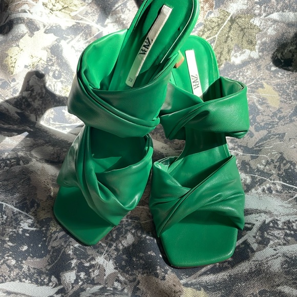 Zara Sandals - Picture 1 of 3